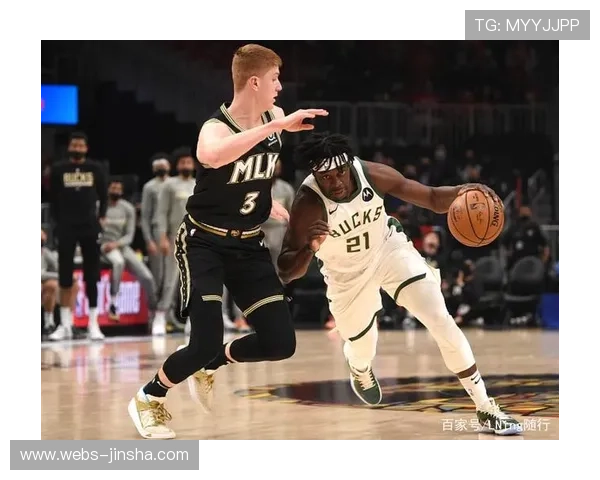 马圭尔头球中梁，曼联中卫攻防两端表现积极