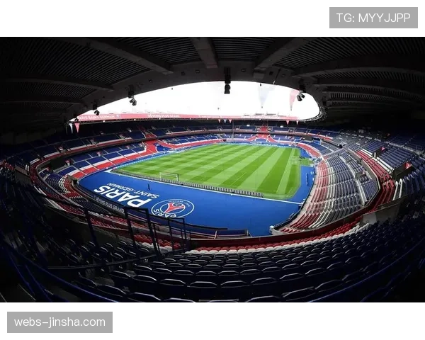 消息：欧足联官员抵达巴黎，对王子公园球场进行欧冠决赛承办资格最终考察