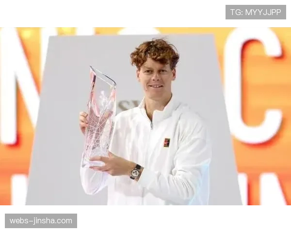 迈阿密大师赛辛纳直落两盘击败莱赫卡，背靠背夺冠成就阳光双冠